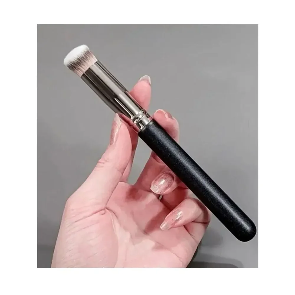 NWT Kabuki Multi-Purpose Face Makeup Brush Blending, Buffing, Flawless Finish